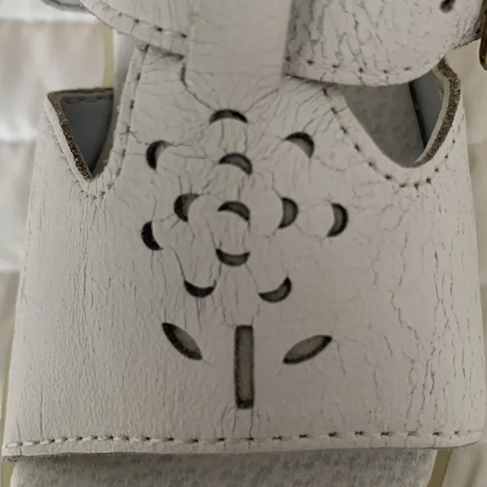Cherokee vintage sandals